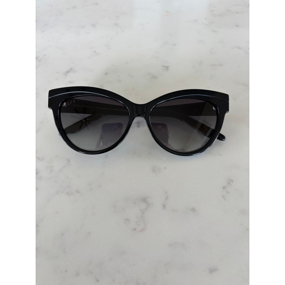 DIFF Eyewear Marilyn Monroe Cat Eye Sunglasses Black Grey Gradient DE01-0348